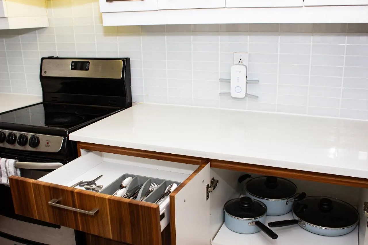 Golden Castle Apartment Montreal 0*,  Canada