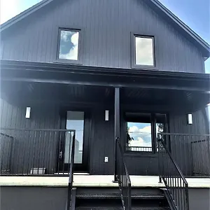 clifton-hill-luxury-home.niagara-fallshotels.com/